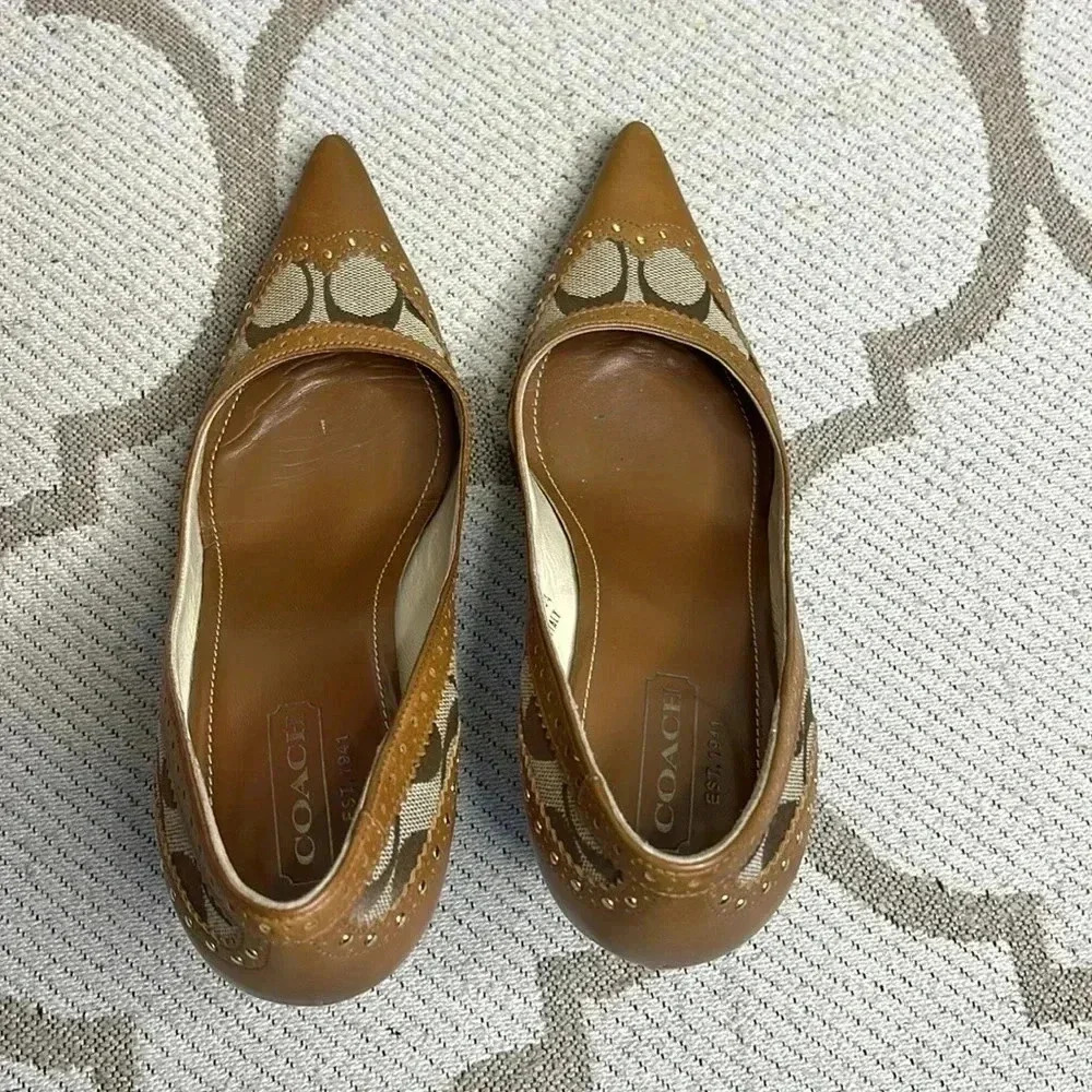 Coach Brown and Tan Heels - Picture 11 of 16